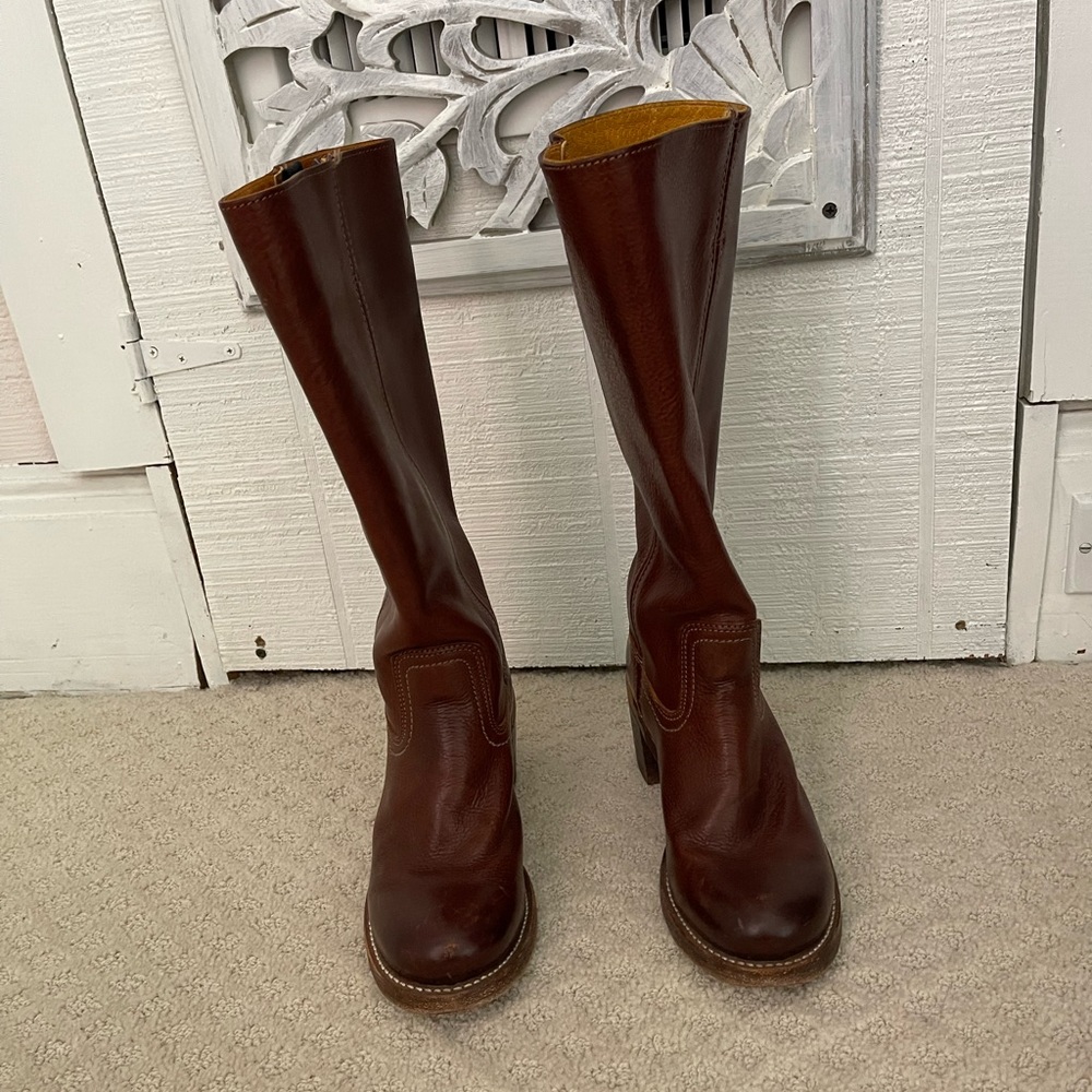 ***SOLD*** Frye Campus Pull-On Boots — Size 6B.
